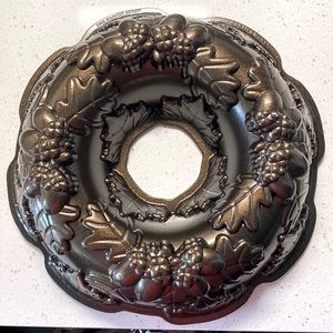 NORDIC WARE Fall Harvest Bundt Pan 10 Cup Non Stick Bronze. 🍁